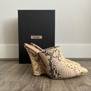 YEEZY • Roccia Mesa Embossed Leather Mule Pump